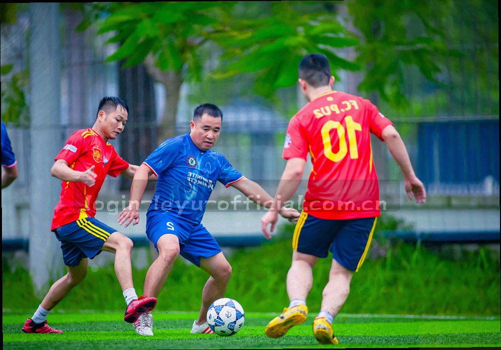 答疑中心左侧分组索引与右侧问答列表并排的界面示意